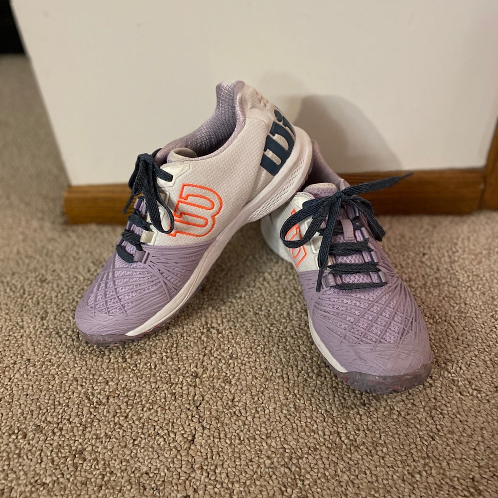 EUC Wilson Tennis Kaos shoe size 8